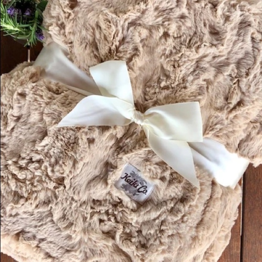 KEIKI CO. Luxury Throw 💖 NWT